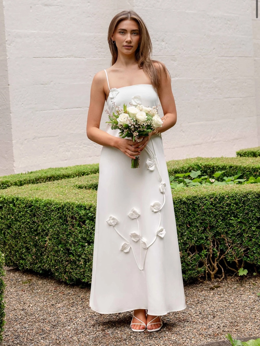 elliatt nolana white 3d floral applique bridal maxi gown dress size medium NEW - Picture 13 of 15